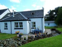 Holiday cottage garden/grounds