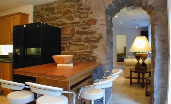 featured internal stone arch