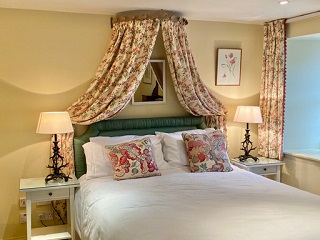 stunning bedroom and bedlinen