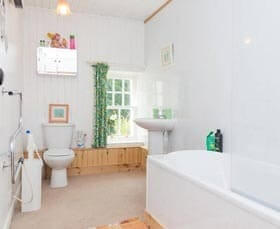 bathroom overlooking Locah Awe