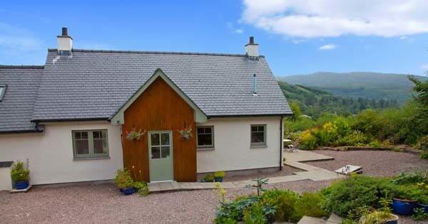 Scottish Holiday cottage with hot tub