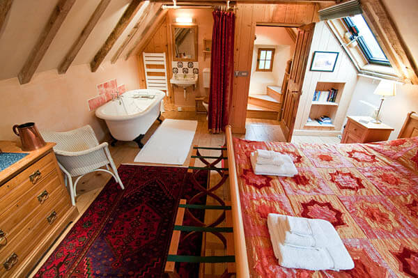 old fashion luxury bath tub