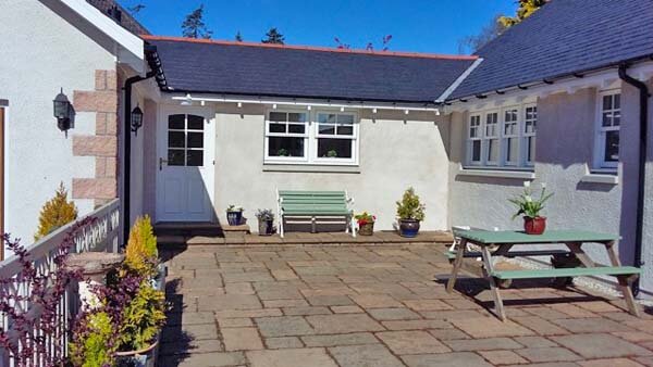 cottage spacious courtyard patio