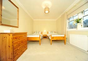 twin bedded room