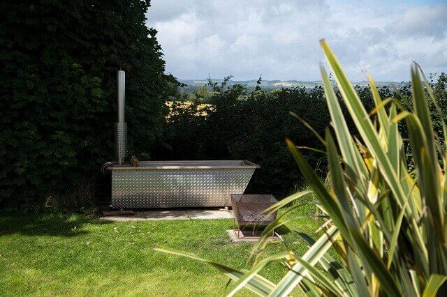outdoor heated bath