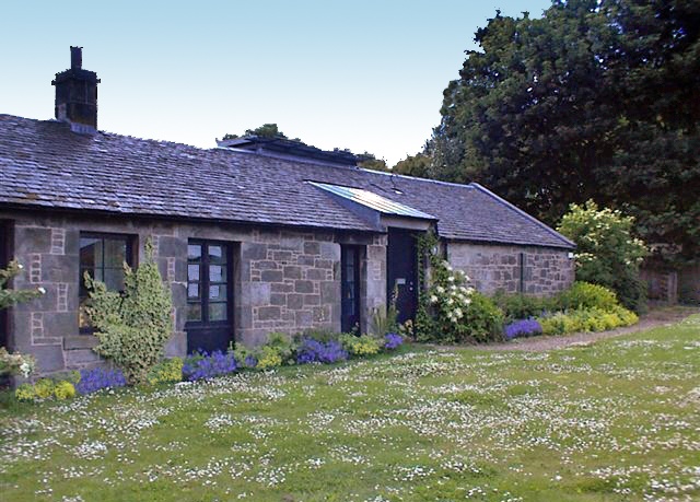 Tigh-nam-muc, Damhead Farm, Lothian burn self-catering