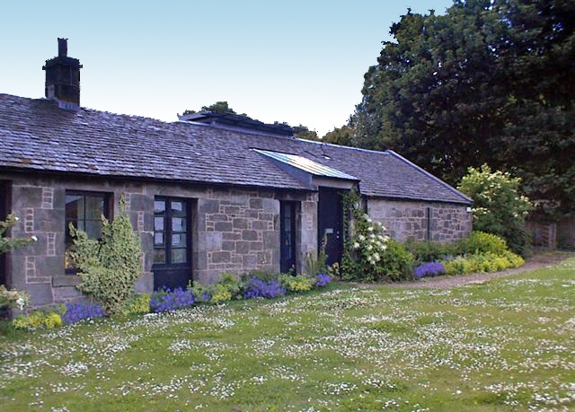 Tigh-nam-muc, Damhead Farm, Lothian burn self-catering