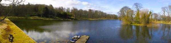 Large holiday house with loch and boat