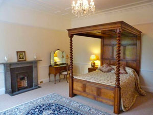 four poster bed