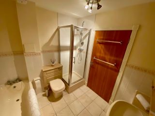 2 bathrooms with shower