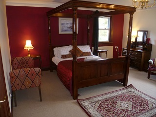 four poster Bed