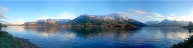 Holiday cottage on edge of mountain and Loch