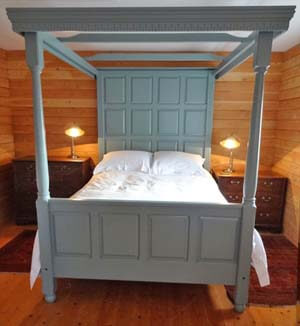 Four poster bed