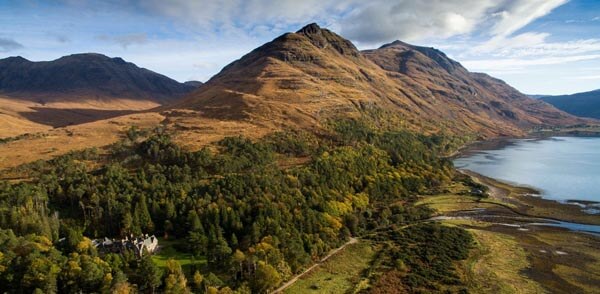 Lochside cottage in highlands