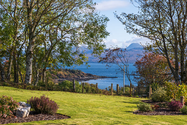 Holiday cottage garden and mountains