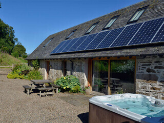 rural cottage aberfeldy with hot tub