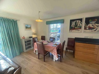 dining area for 4 guests