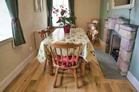 sleeps 4-6 people