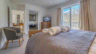 master bedroom - ensuite bathroom