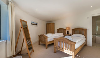 twin bedroom - ensuite bathroom
