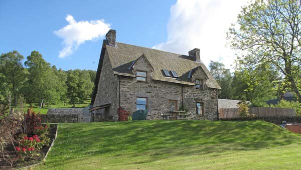 Luxury Perthshire Self Catering Cottage Dunskiag Farmhouse Aberfeldy