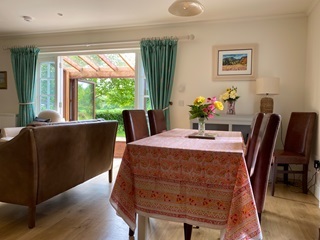 dining area for 4 guests