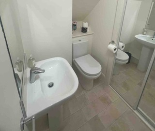 wc and basin ensuite