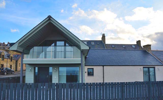 beach holiday house on the sea front in Scotland