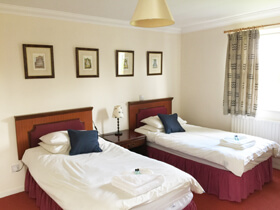 twin bed room