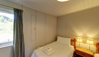 twin bedroom