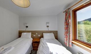Kingfisher twin bedroom
