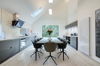 kitchen and dining area for 8 - 16 guests